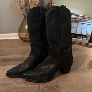Brand new never worn Dan Post boots - they are a little to big on me